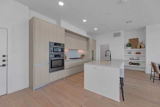 2209 S 1st ST 403, Austin, TX 78704