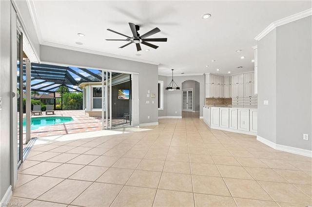 5120 Post Oak LN, Naples, FL 34105