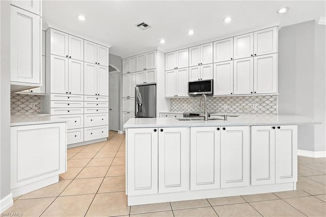 5120 Post Oak LN, Naples, FL 34105