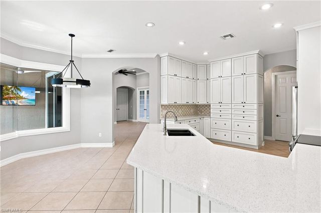 5120 Post Oak LN, Naples, FL 34105