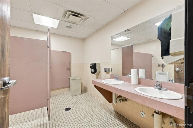 1660 Fort Street, Lincoln Park, MI 48146
