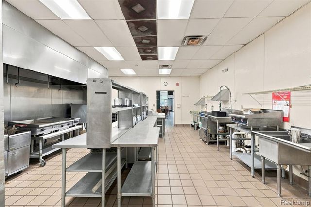 1660 Fort Street, Lincoln Park, MI 48146
