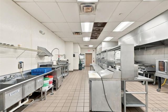 1660 Fort Street, Lincoln Park, MI 48146