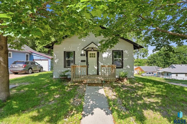 1119 N Duluth Ave Avenue, Sioux Falls, SD 57104