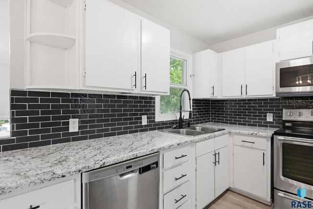 1119 N Duluth Ave Avenue, Sioux Falls, SD 57104