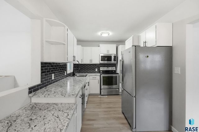 1119 N Duluth Ave Avenue, Sioux Falls, SD 57104