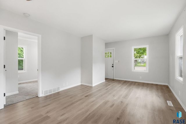 1119 N Duluth Ave Avenue, Sioux Falls, SD 57104