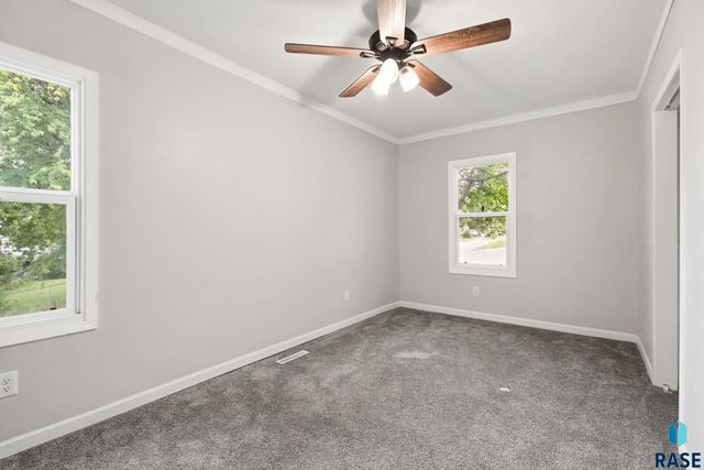 1119 N Duluth Ave Avenue, Sioux Falls, SD 57104