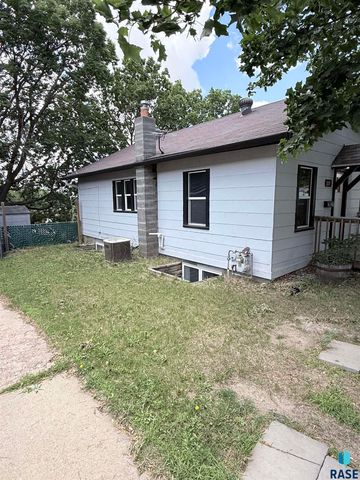 1119 N Duluth Ave Avenue, Sioux Falls, SD 57104