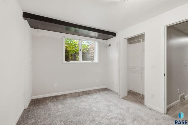 1119 N Duluth Ave Avenue, Sioux Falls, SD 57104