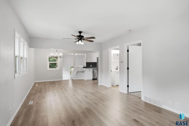 1119 N Duluth Ave Avenue, Sioux Falls, SD 57104