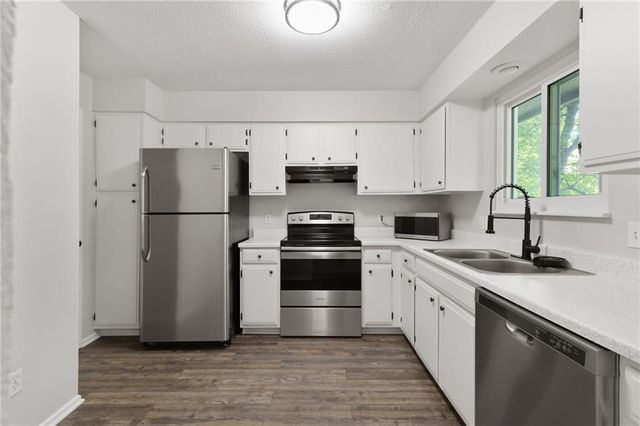 5743 N London Avenue, Kansas City, MO 64151