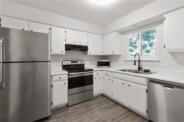 5743 N London Avenue, Kansas City, MO 64151