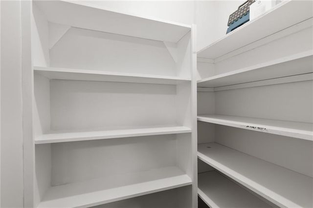 5743 N London Avenue, Kansas City, MO 64151