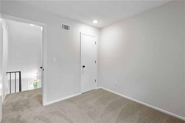 5743 N London Avenue, Kansas City, MO 64151