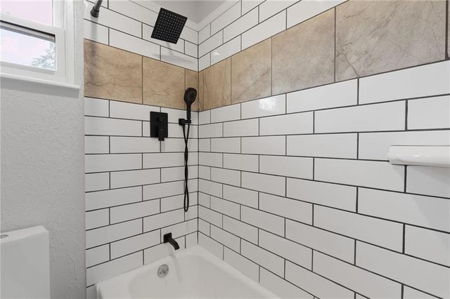 5743 N London Avenue, Kansas City, MO 64151