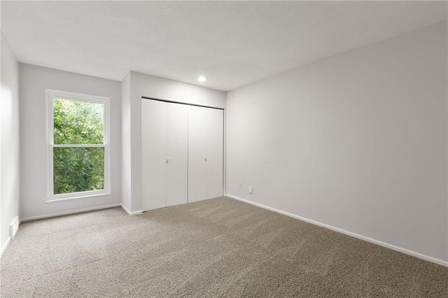 5743 N London Avenue, Kansas City, MO 64151