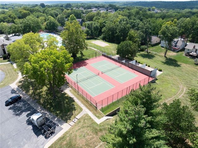 5743 N London Avenue, Kansas City, MO 64151