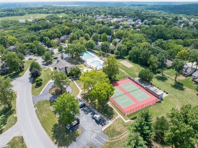 5743 N London Avenue, Kansas City, MO 64151