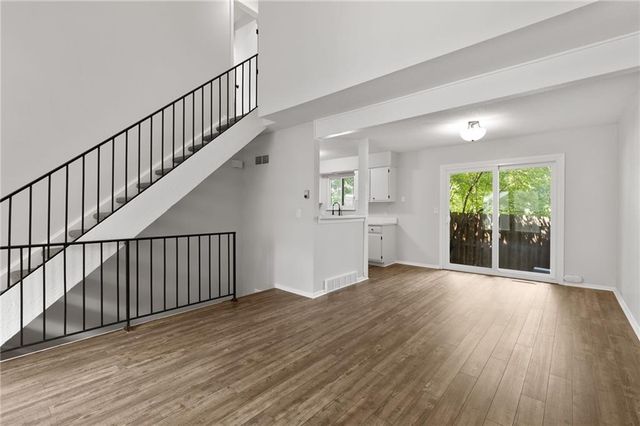 5743 N London Avenue, Kansas City, MO 64151