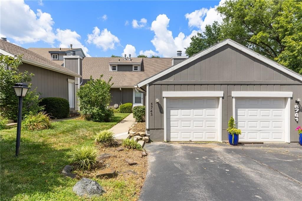 5743 N London Avenue, Kansas City, MO 64151