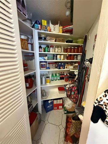 4270 NW 40th St 109, Lauderdale Lakes, FL 33319