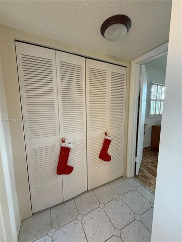 4270 NW 40th St 109, Lauderdale Lakes, FL 33319