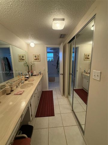 4270 NW 40th St 109, Lauderdale Lakes, FL 33319