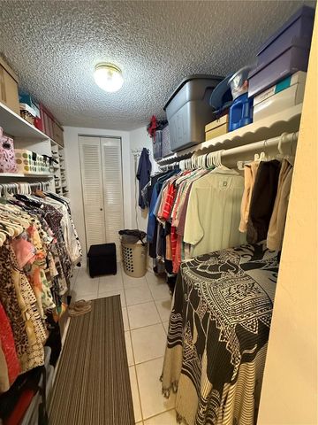 4270 NW 40th St 109, Lauderdale Lakes, FL 33319