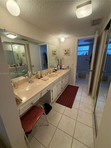 4270 NW 40th St 109, Lauderdale Lakes, FL 33319