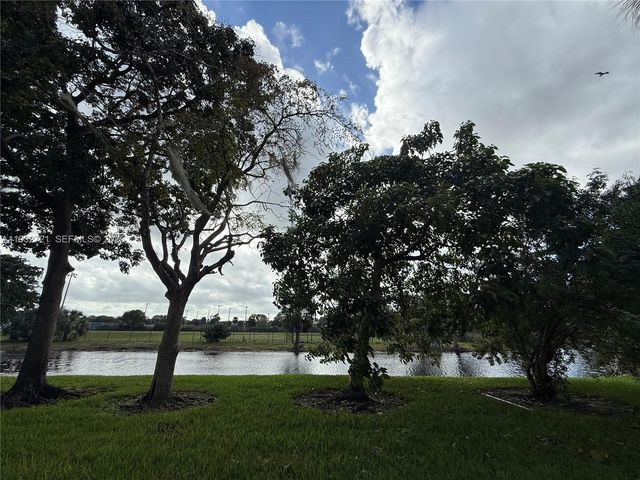 4270 NW 40th St 109, Lauderdale Lakes, FL 33319