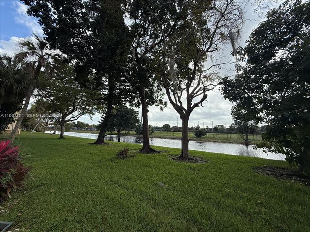 4270 NW 40th St 109, Lauderdale Lakes, FL 33319
