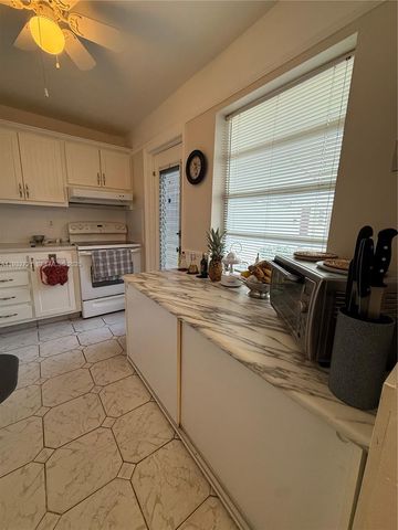 4270 NW 40th St 109, Lauderdale Lakes, FL 33319