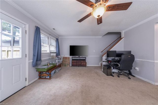 11 Corwin CIR, Hampton, VA 23666