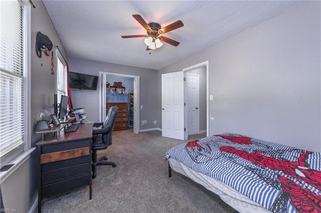 11 Corwin CIR, Hampton, VA 23666