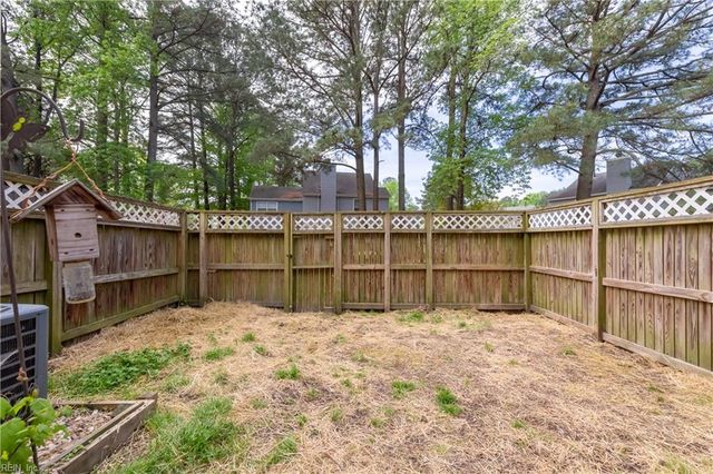 11 Corwin CIR, Hampton, VA 23666