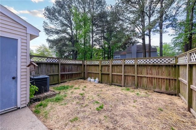 11 Corwin CIR, Hampton, VA 23666