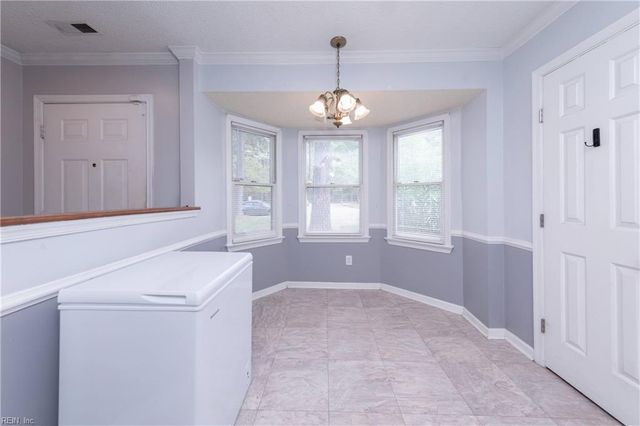 11 Corwin CIR, Hampton, VA 23666