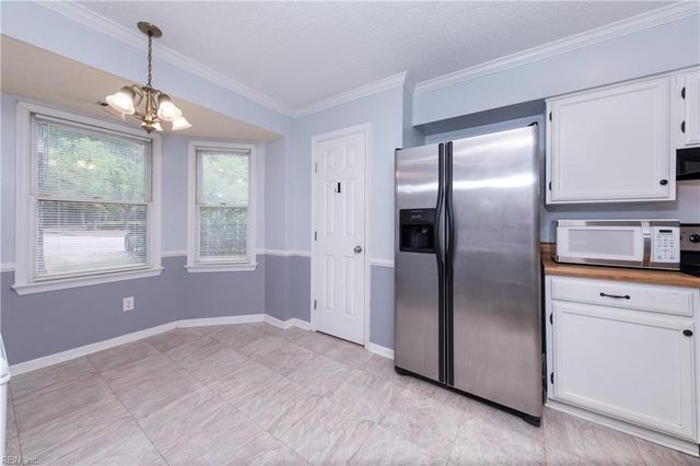 11 Corwin CIR, Hampton, VA 23666