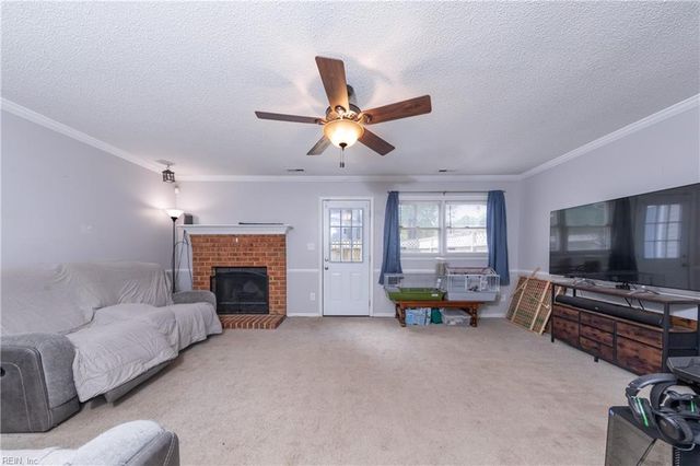 11 Corwin CIR, Hampton, VA 23666