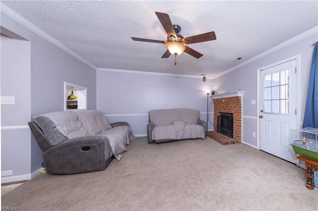 11 Corwin CIR, Hampton, VA 23666
