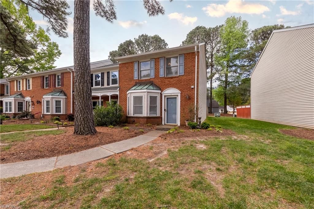 11 Corwin CIR, Hampton, VA 23666