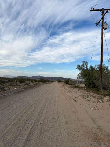 2787 Shawnee Trl, Landers, CA 92285