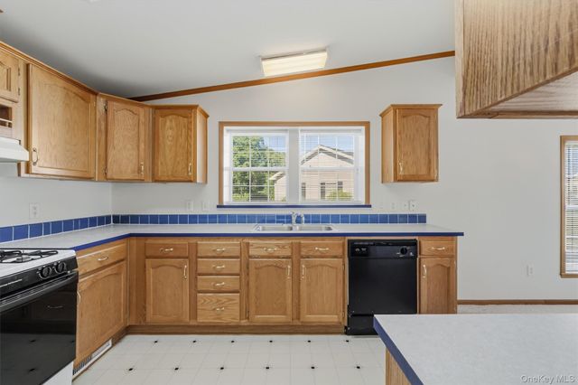 1 Palm Circle, Poughkeepsie, NY 12603