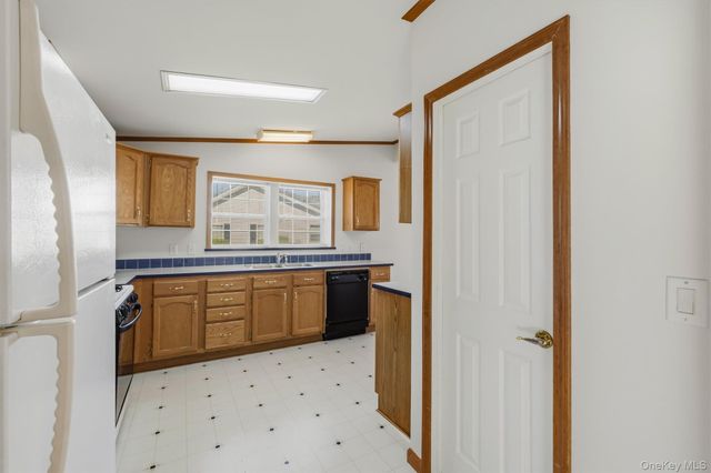 1 Palm Circle, Poughkeepsie, NY 12603