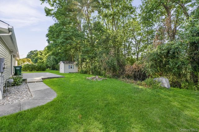 1 Palm Circle, Poughkeepsie, NY 12603