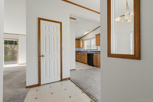 1 Palm Circle, Poughkeepsie, NY 12603