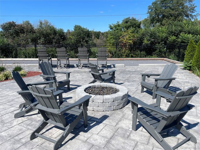 1 Palm Circle, Poughkeepsie, NY 12603