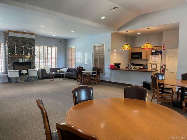 1 Palm Circle, Poughkeepsie, NY 12603