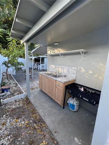 1864 NW 27th St B, Miami, FL 33142